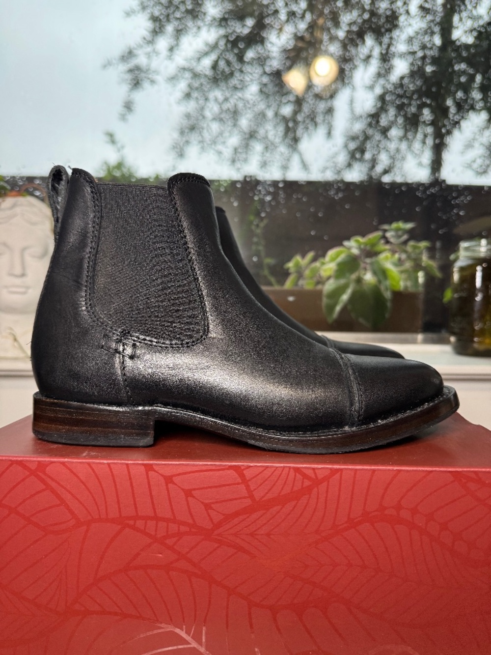 Sutro Santa Ana Leather Chelsea Boot -  Black - Women's Sz 6.5